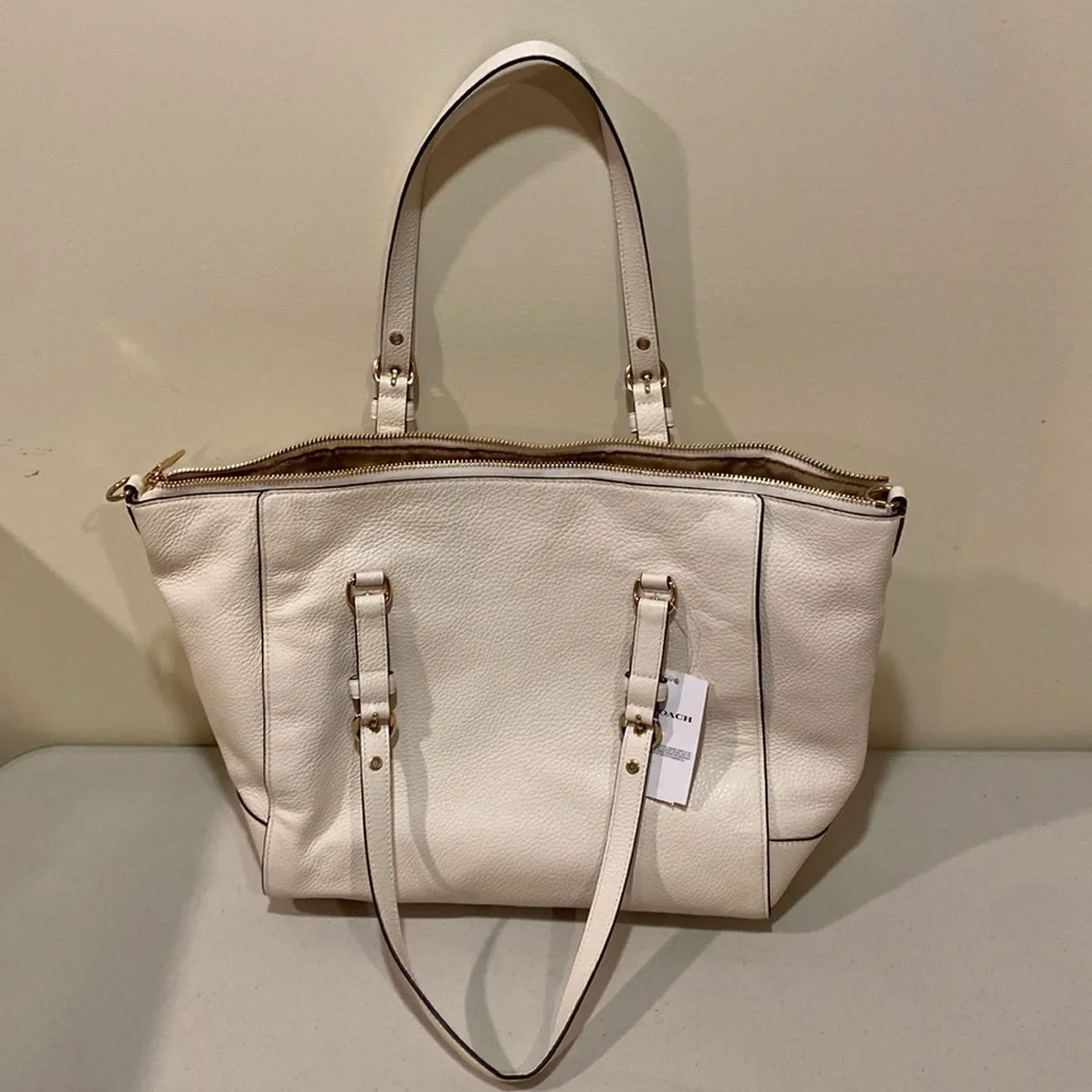 πCoach pebbled leather shoulder or purse-crossbody - Picture 8 of 16